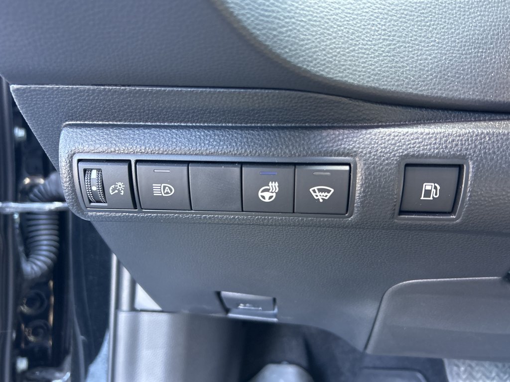 2024 Toyota Corolla Hybrid LE in Niagara Falls, Ontario - 13 - w1024h768px