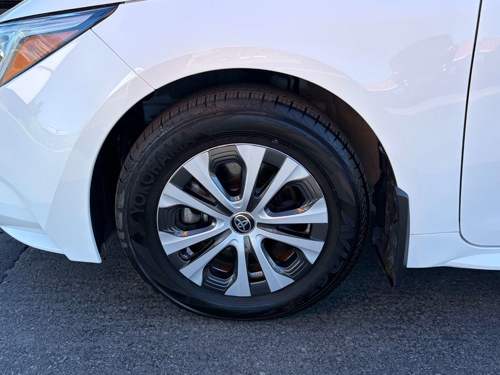 2024 Toyota Corolla Hybrid LE in Niagara Falls, Ontario - 14 - w1024h768px