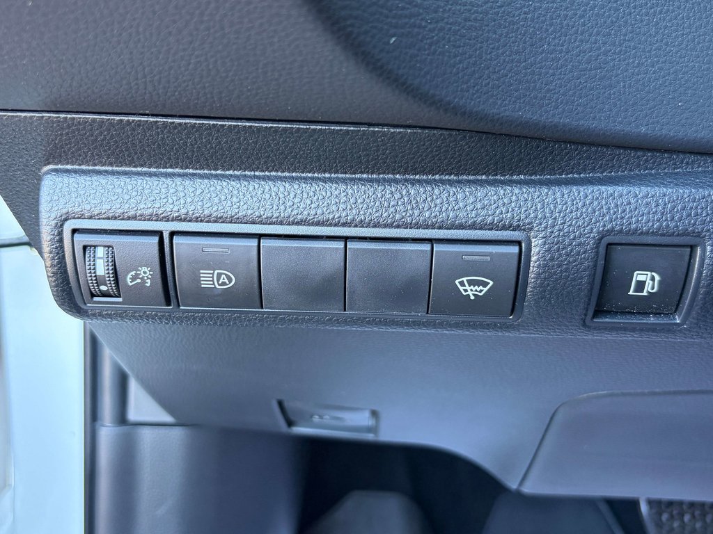 2024 Toyota Corolla Hybrid LE in Niagara Falls, Ontario - 13 - w1024h768px