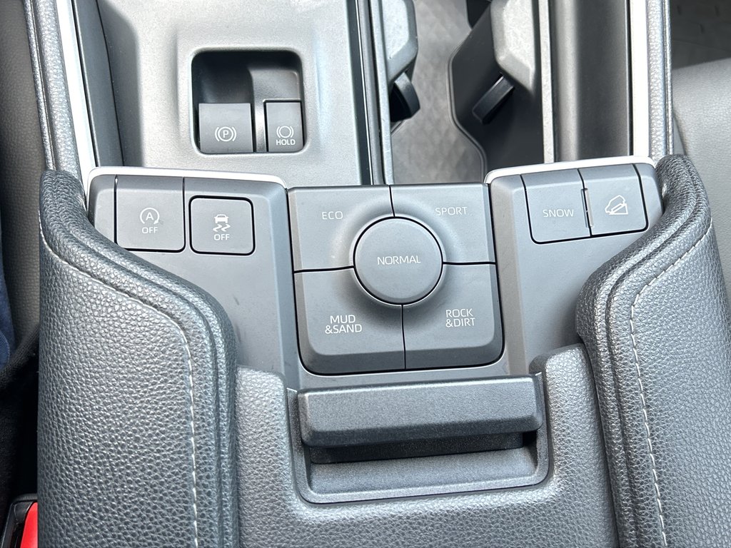 2024 Toyota Grand Highlander XLE in Niagara Falls, Ontario - 18 - w1024h768px