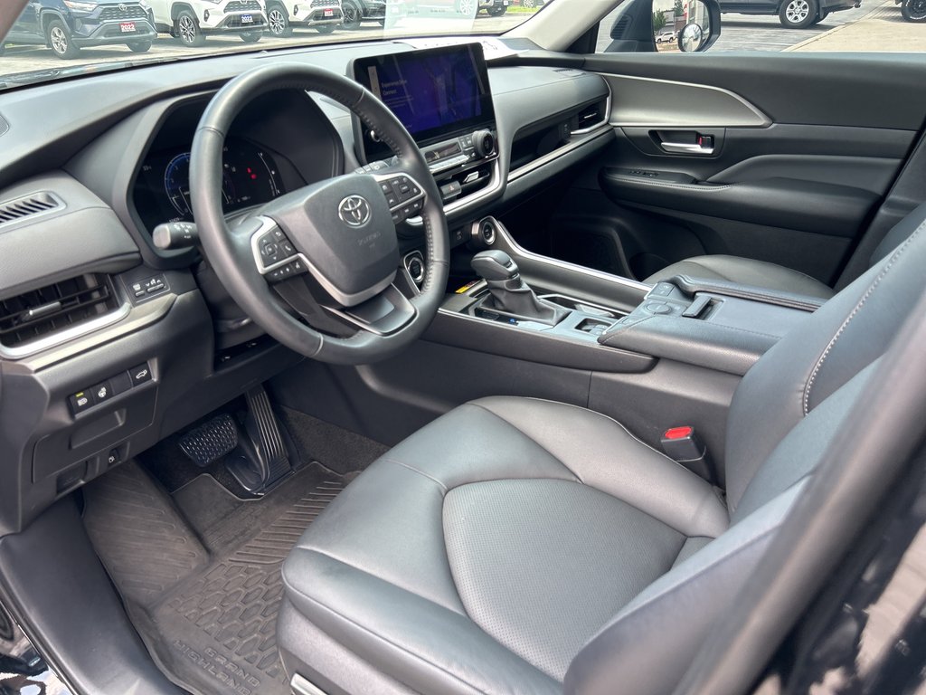 2024 Toyota Grand Highlander XLE in Niagara Falls, Ontario - 10 - w1024h768px