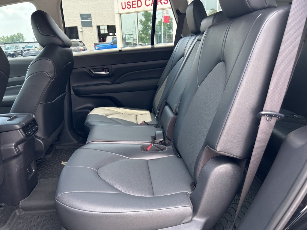 2024 Toyota Grand Highlander XLE in Niagara Falls, Ontario - 12 - w1024h768px