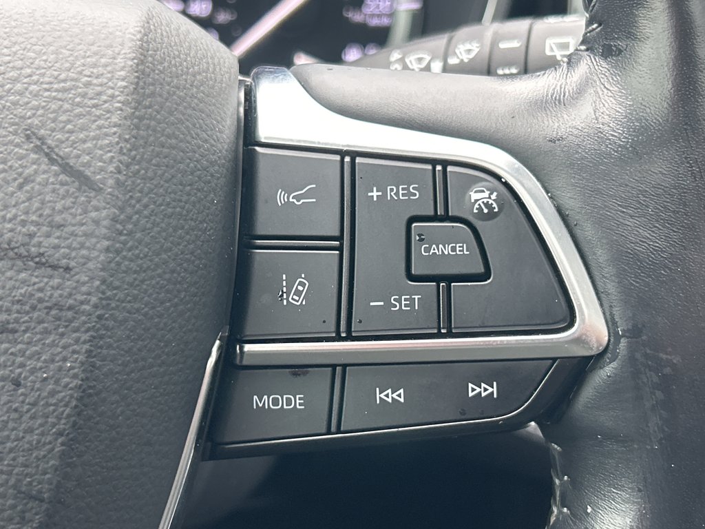 2021 Toyota Highlander Limited in Niagara Falls, Ontario - 16 - w1024h768px