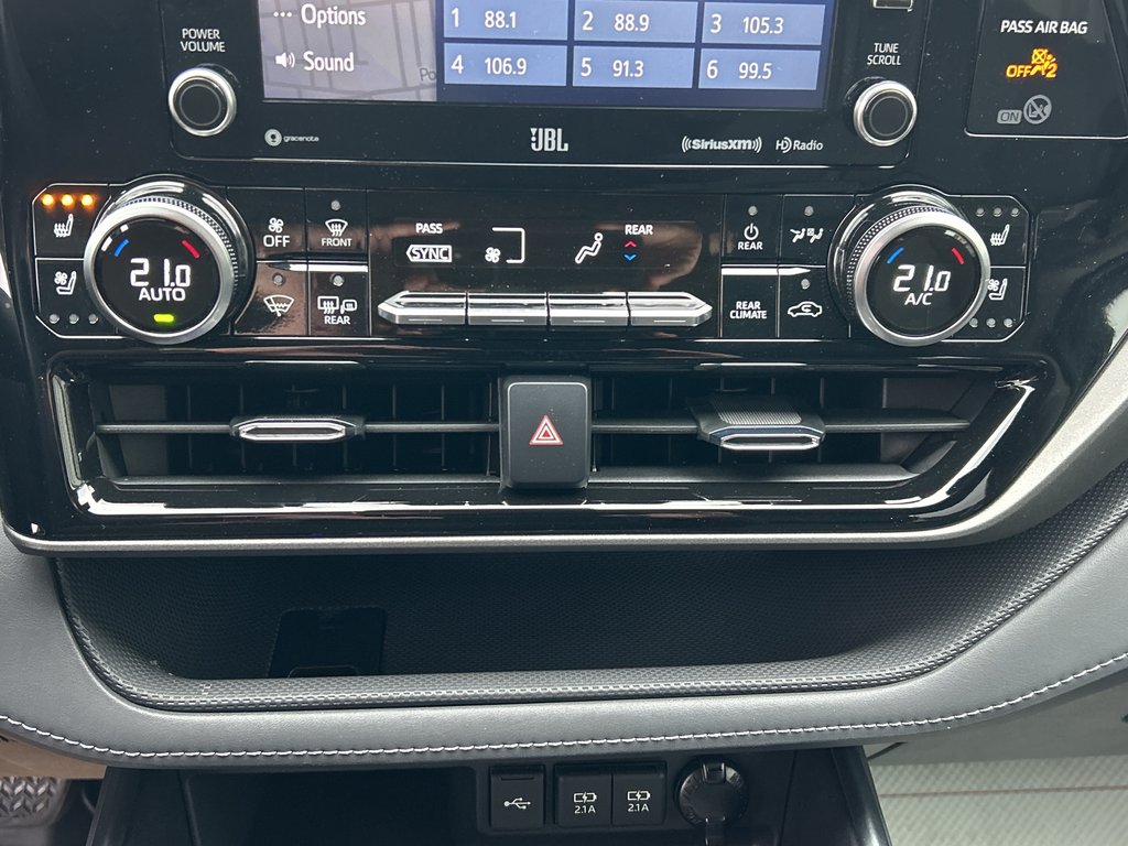 2021 Toyota Highlander Limited in Niagara Falls, Ontario - 15 - w1024h768px