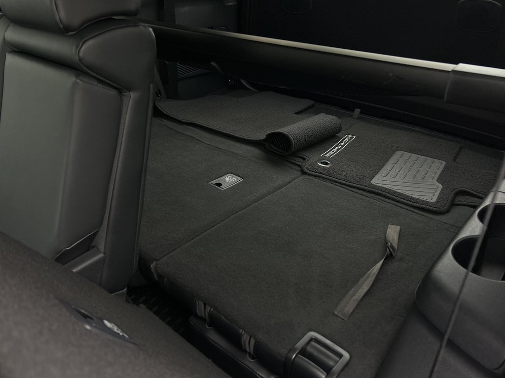 2021 Toyota Highlander Limited in Niagara Falls, Ontario - 12 - w1024h768px