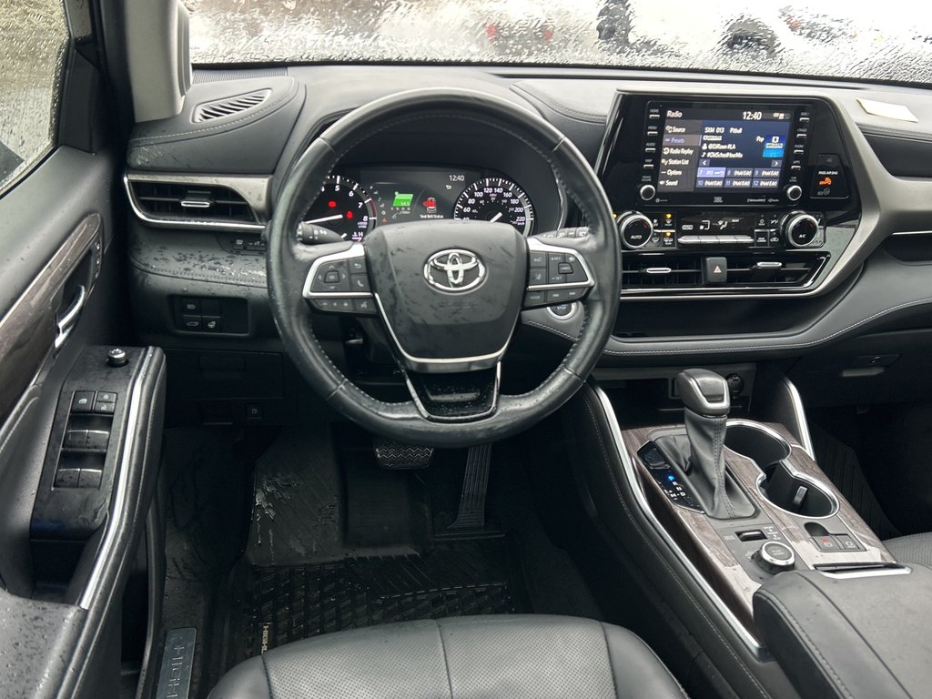 2021 Toyota Highlander Limited in Niagara Falls, Ontario - 10 - w1024h768px