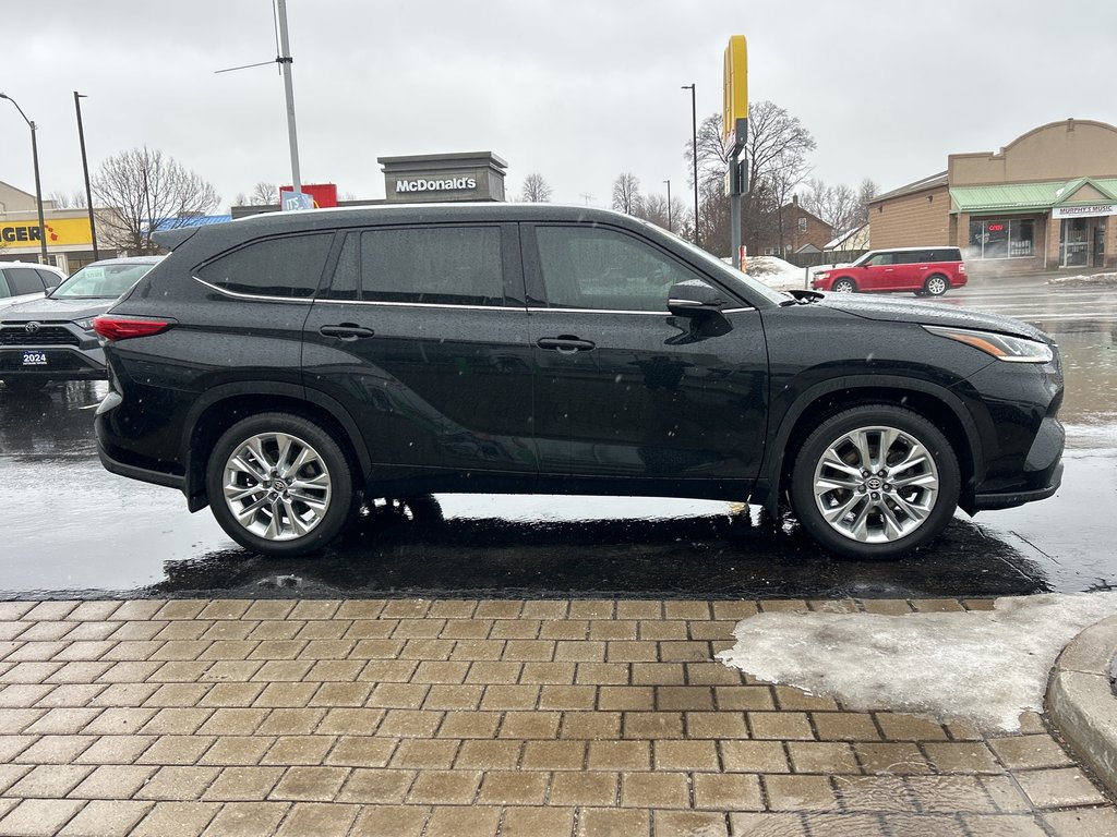 2021 Toyota Highlander Limited in Niagara Falls, Ontario - 6 - w1024h768px
