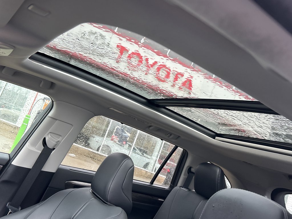 2021 Toyota Highlander Limited in Niagara Falls, Ontario - 22 - w1024h768px