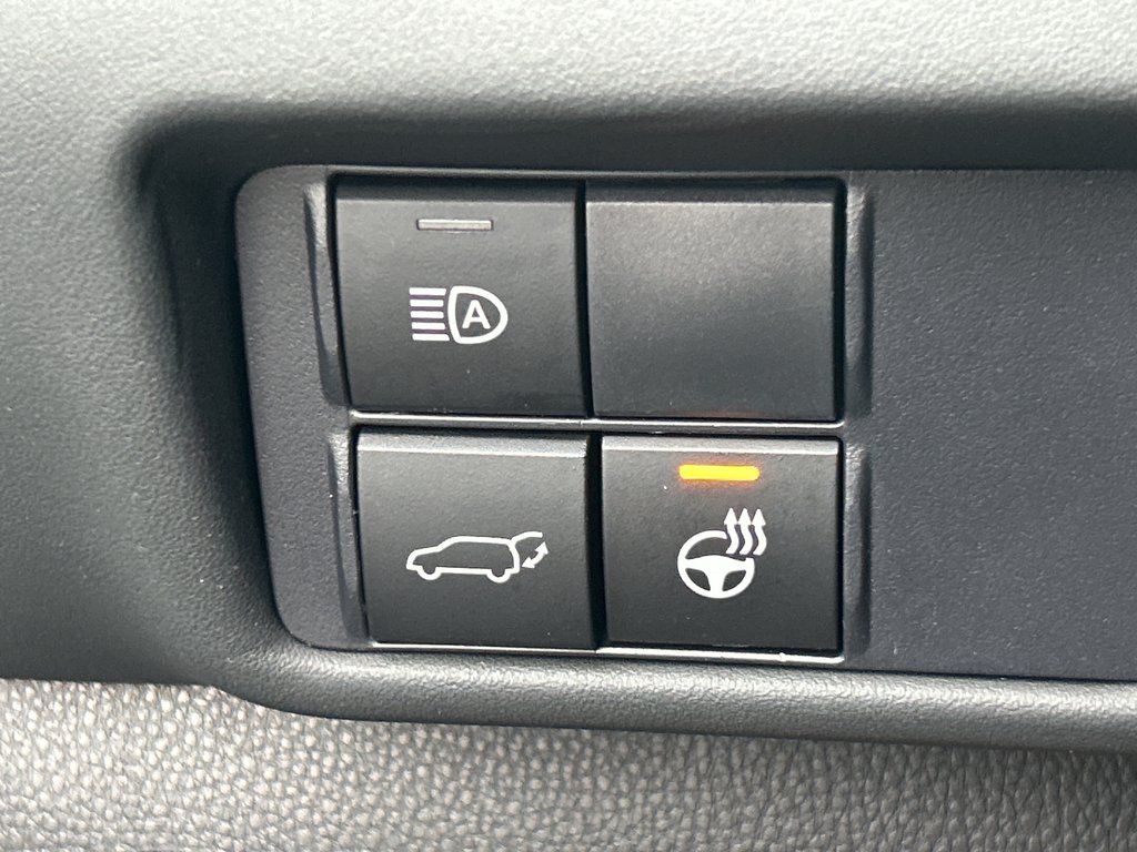 2021 Toyota Highlander Limited in Niagara Falls, Ontario - 13 - w1024h768px