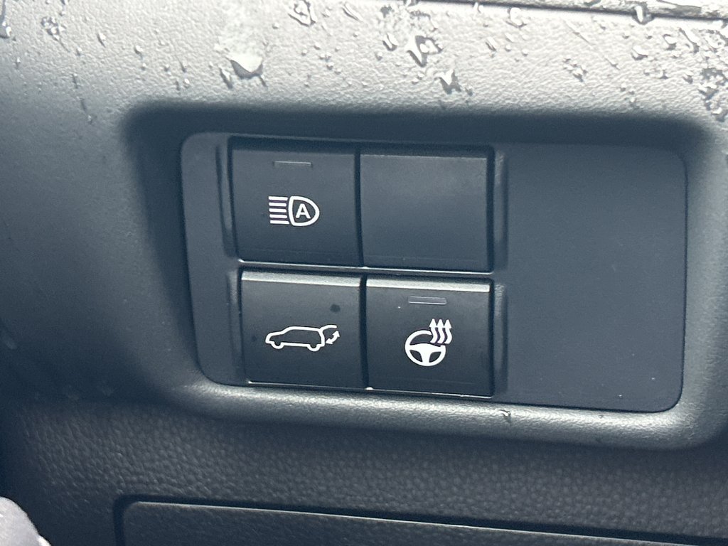 2021 Toyota Highlander Limited in Niagara Falls, Ontario - 14 - w1024h768px