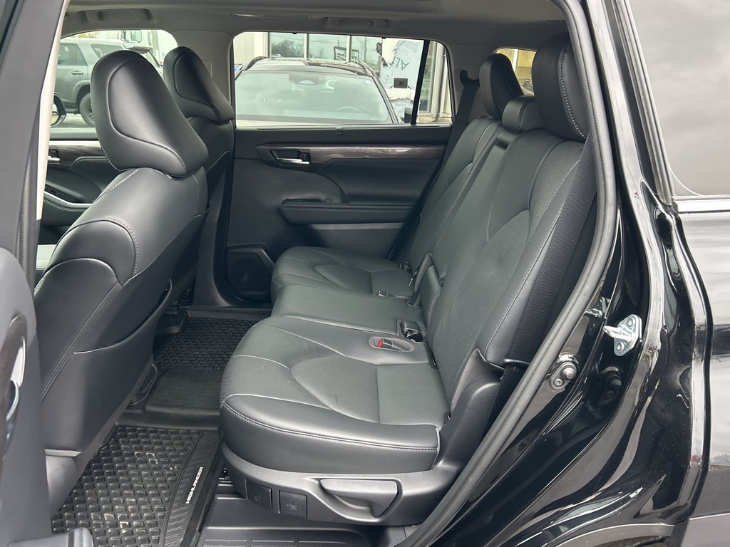 2021 Toyota Highlander Limited in Niagara Falls, Ontario - 11 - w1024h768px