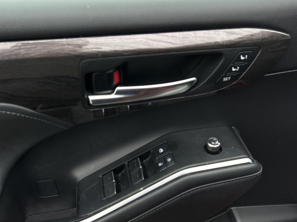 2021 Toyota Highlander Limited in Niagara Falls, Ontario - 11 - w1024h768px