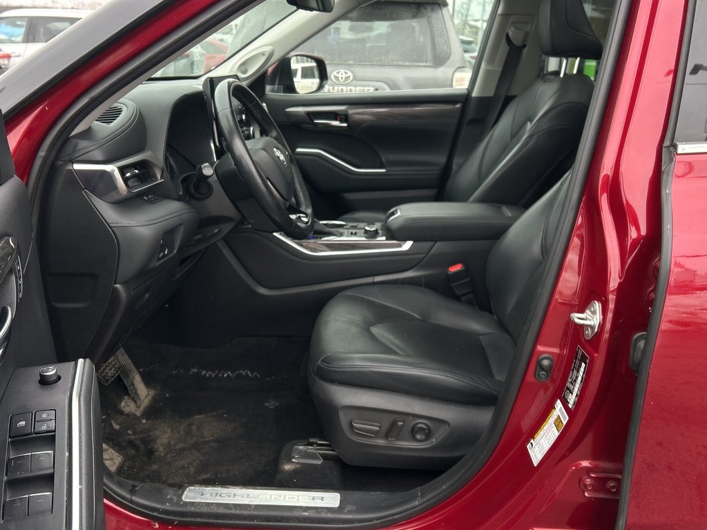 2021 Toyota Highlander Limited in Niagara Falls, Ontario - 12 - w1024h768px