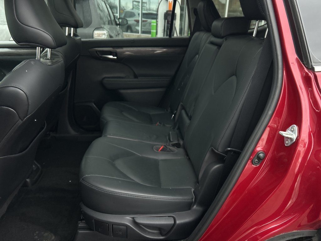 2021 Toyota Highlander Limited in Niagara Falls, Ontario - 13 - w1024h768px
