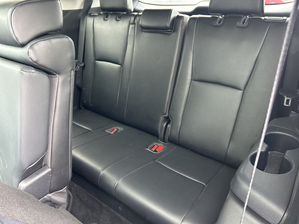 2021 Toyota Highlander Limited in Niagara Falls, Ontario - 14 - w1024h768px