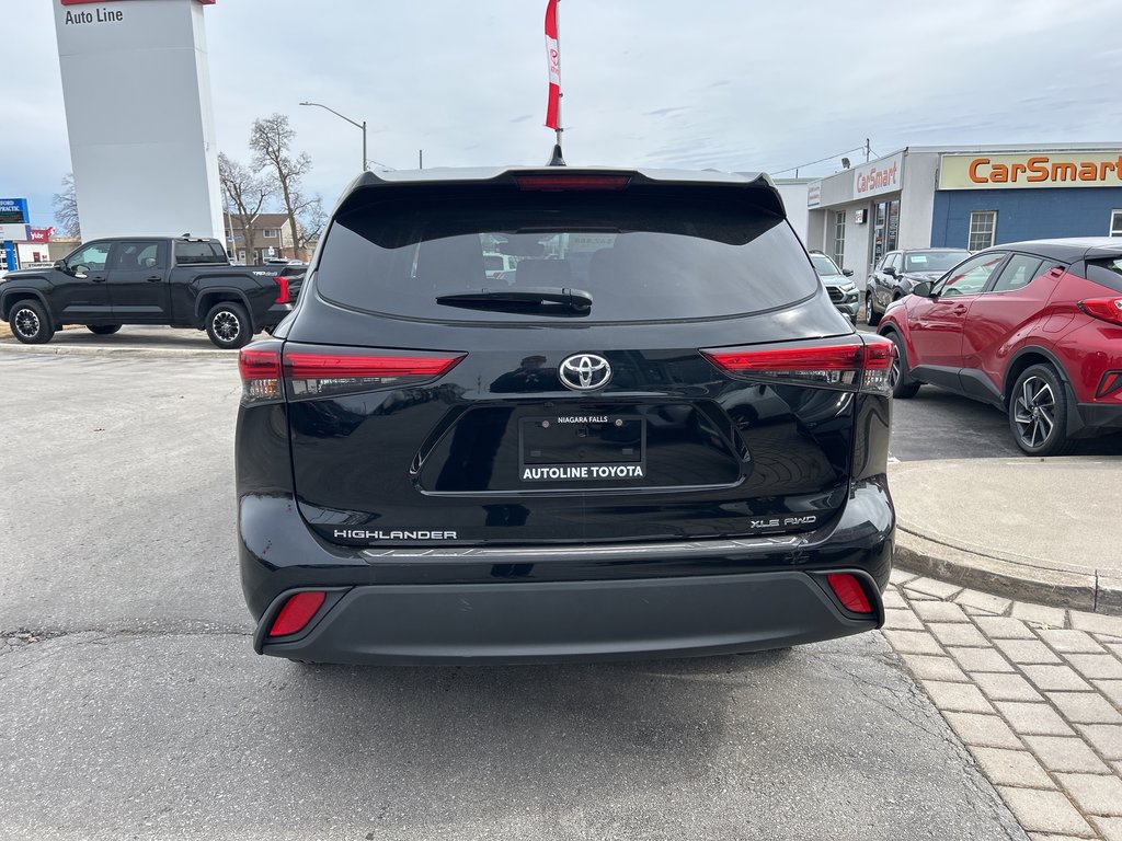 2022 Toyota Highlander XLE in Niagara Falls, Ontario - 4 - w1024h768px