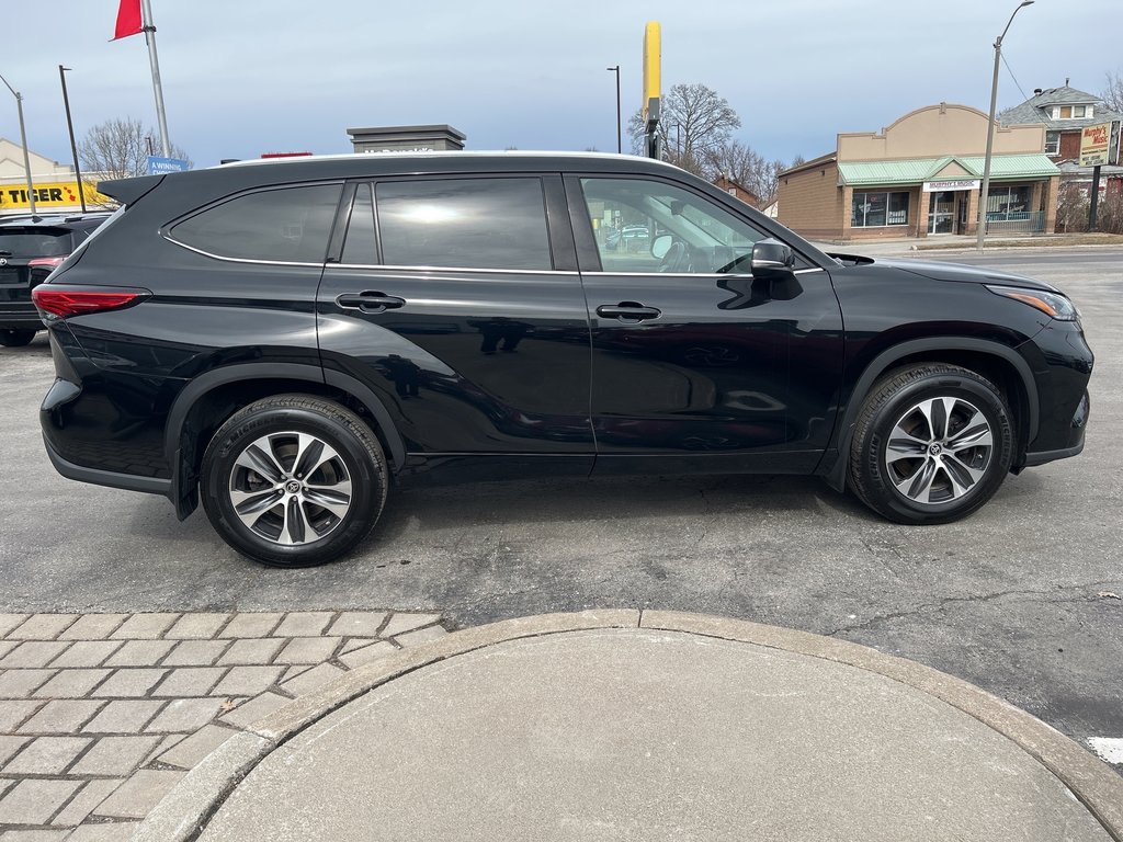 2022 Toyota Highlander XLE in Niagara Falls, Ontario - 6 - w1024h768px