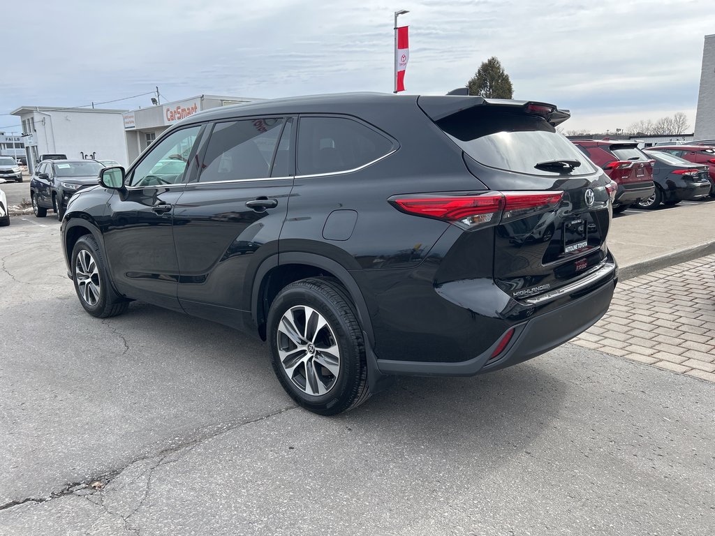 2022 Toyota Highlander XLE in Niagara Falls, Ontario - 3 - w1024h768px