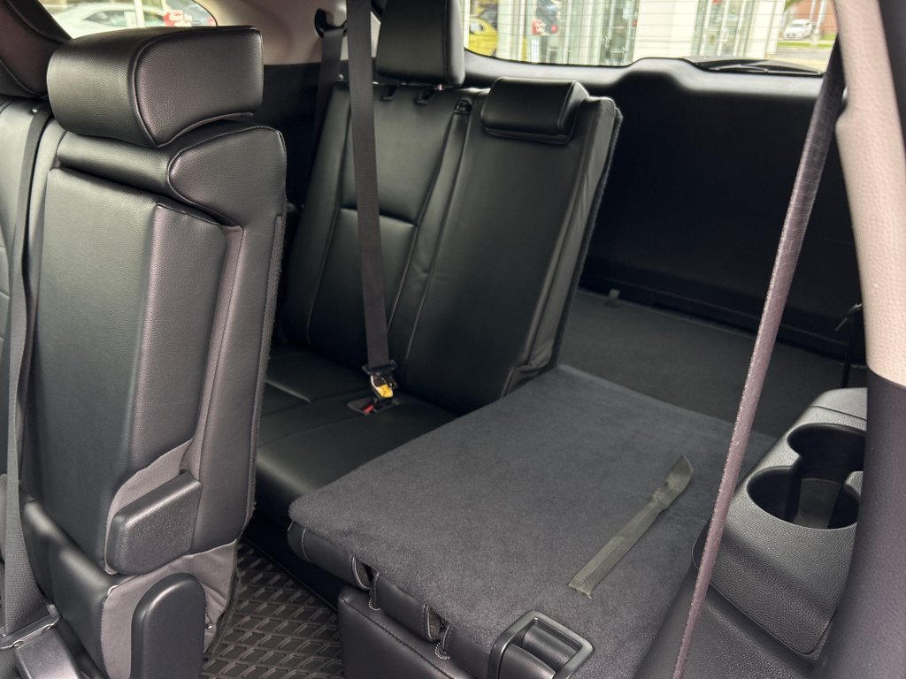 2022 Toyota Highlander XLE in Niagara Falls, Ontario - 12 - w1024h768px
