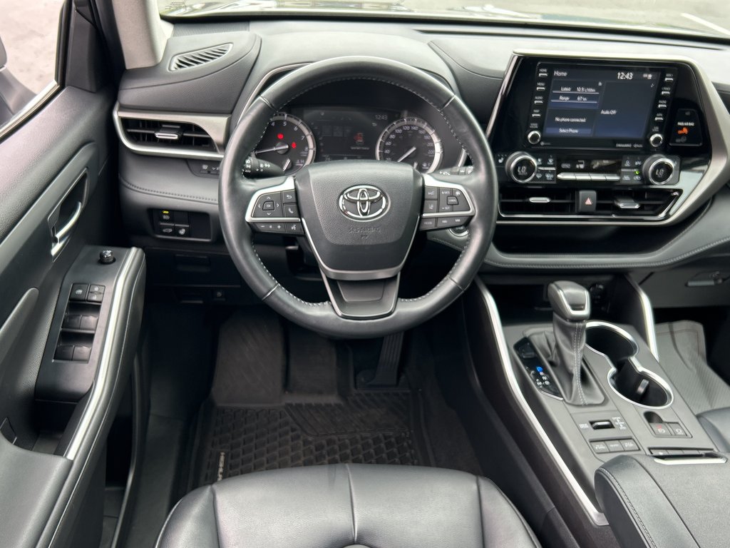 2022 Toyota Highlander XLE in Niagara Falls, Ontario - 10 - w1024h768px