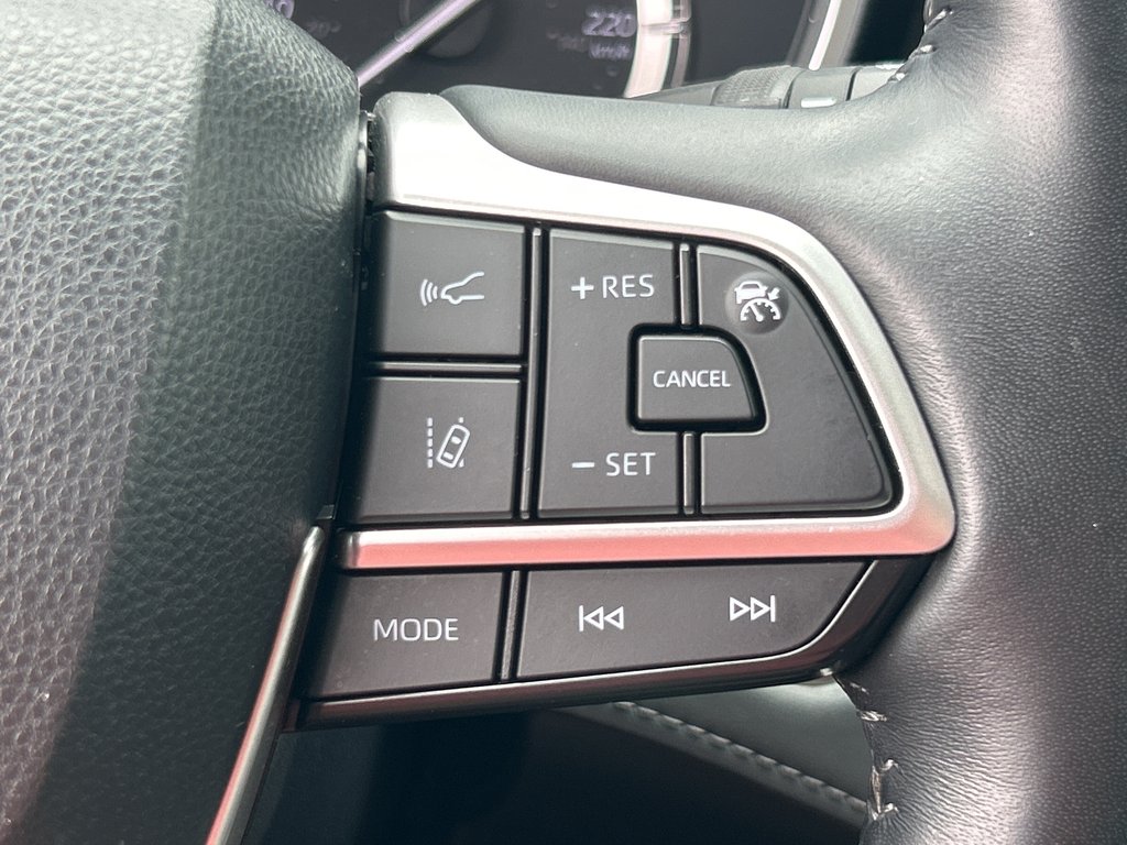 2022 Toyota Highlander XLE in Niagara Falls, Ontario - 16 - w1024h768px