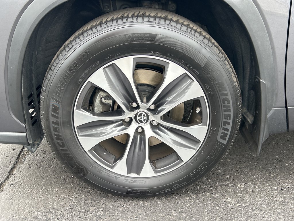 2022 Toyota Highlander XLE in Niagara Falls, Ontario - 25 - w1024h768px