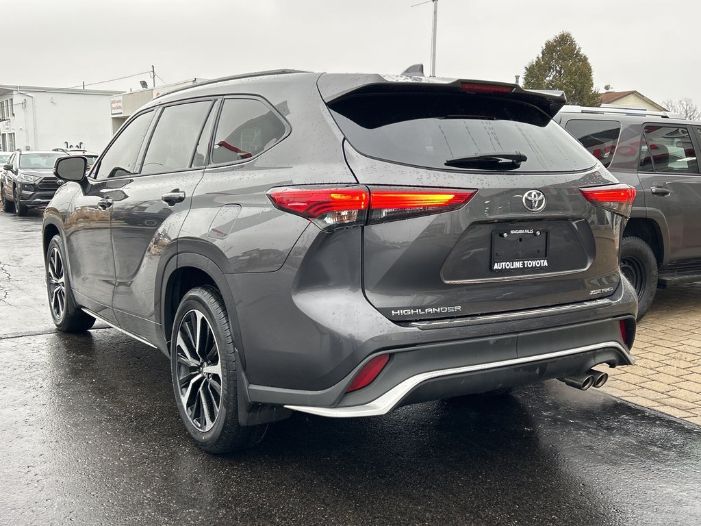 2022 Toyota Highlander XSE in Niagara Falls, Ontario - 3 - w1024h768px