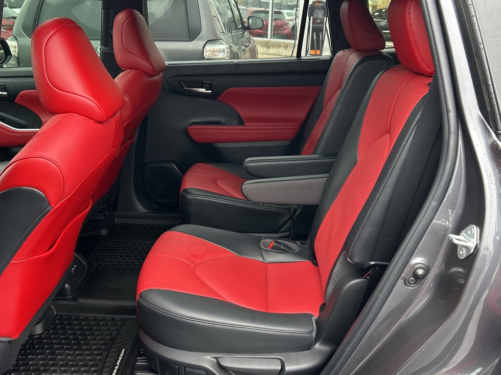 2022 Toyota Highlander XSE in Niagara Falls, Ontario - 12 - w1024h768px