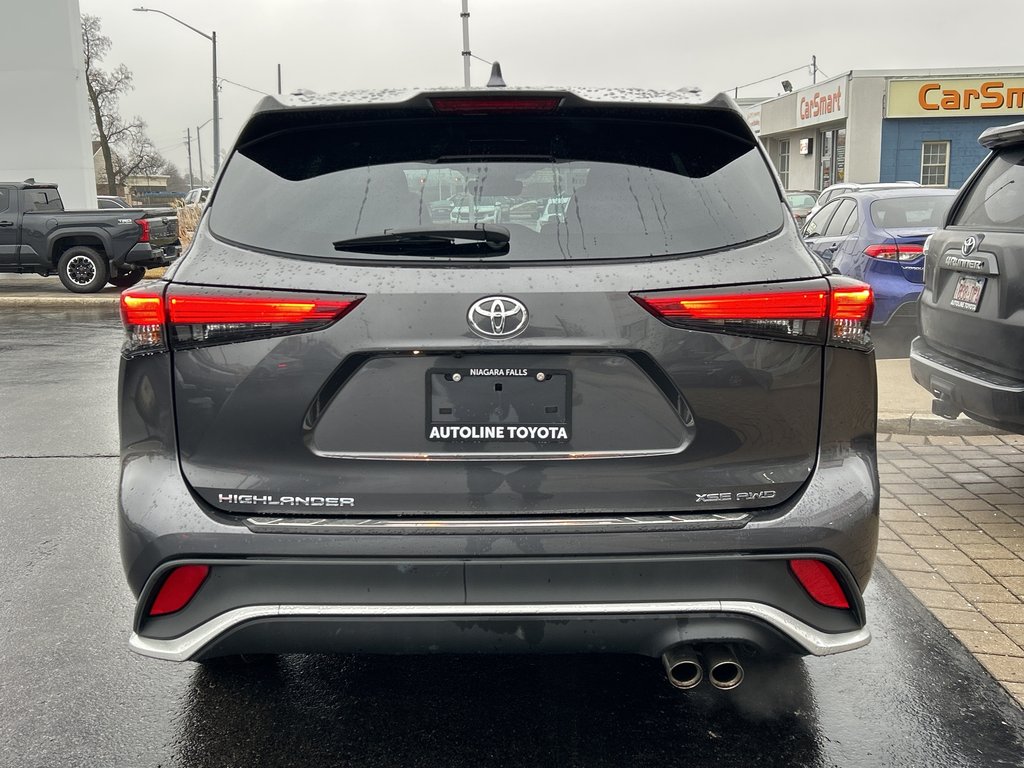 2022 Toyota Highlander XSE in Niagara Falls, Ontario - 4 - w1024h768px