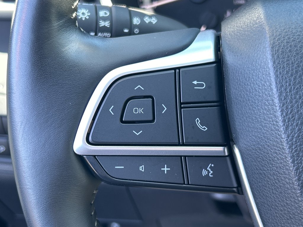 2023 Toyota Highlander XLE in Niagara Falls, Ontario - 15 - w1024h768px