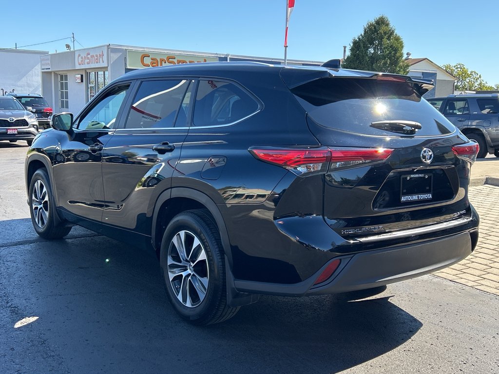 2023 Toyota Highlander XLE in Niagara Falls, Ontario - 3 - w1024h768px