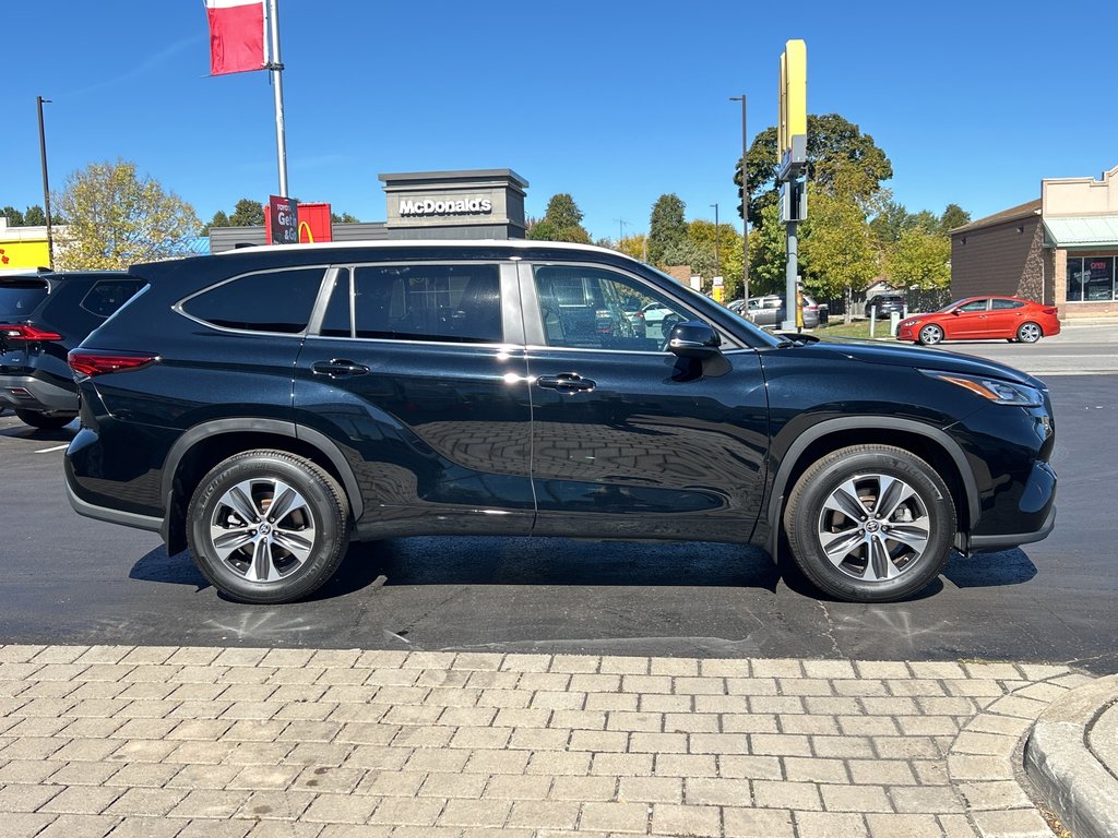 2023 Toyota Highlander XLE in Niagara Falls, Ontario - 7 - w1024h768px
