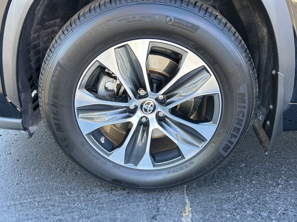 2023 Toyota Highlander XLE in Niagara Falls, Ontario - 25 - w1024h768px