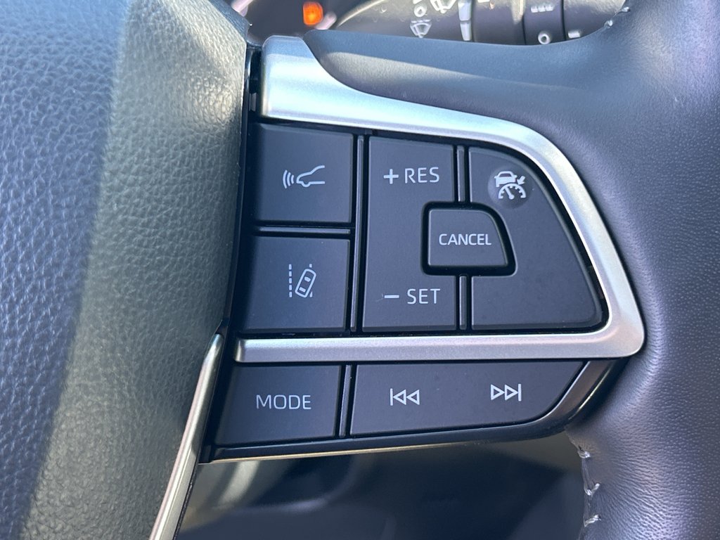 2023 Toyota Highlander XLE in Niagara Falls, Ontario - 16 - w1024h768px