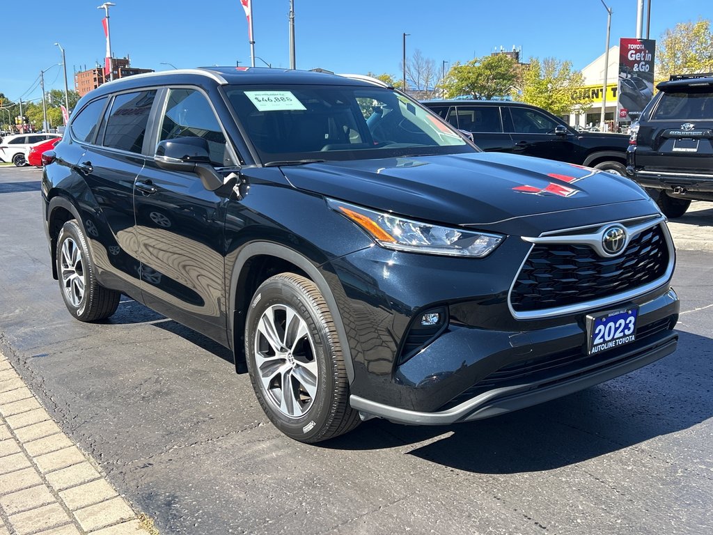 2023 Toyota Highlander XLE in Niagara Falls, Ontario - 8 - w1024h768px