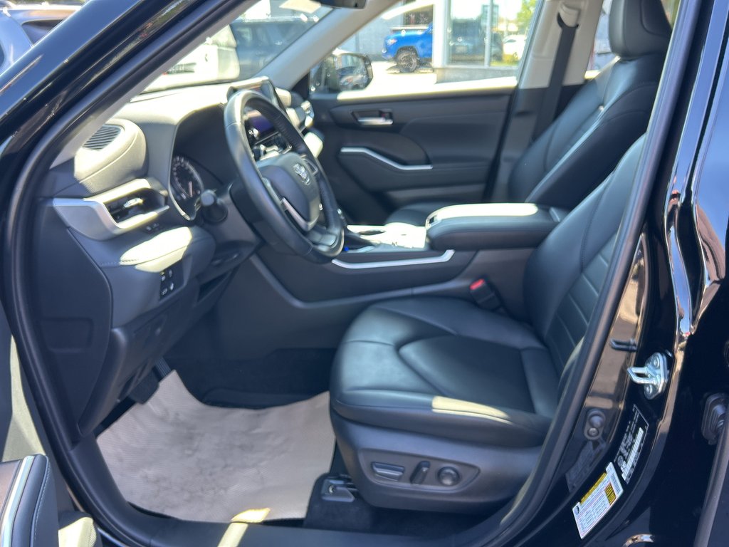 2023 Toyota Highlander XLE in Niagara Falls, Ontario - 11 - w1024h768px