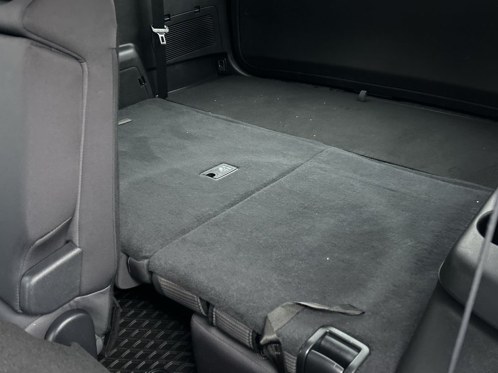 2023 Toyota Highlander LE in Niagara Falls, Ontario - 12 - w1024h768px