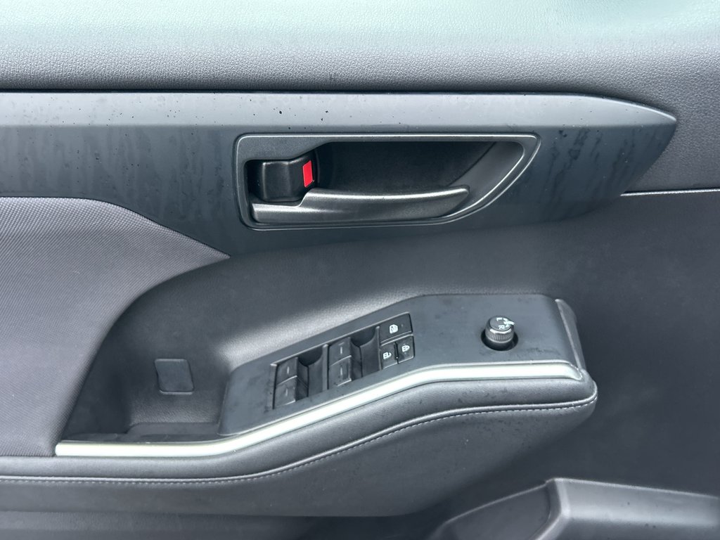 2023 Toyota Highlander LE in Niagara Falls, Ontario - 8 - w1024h768px