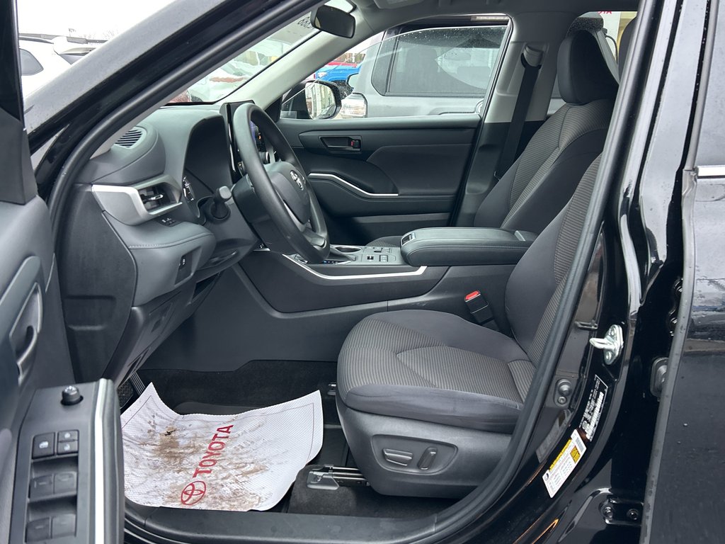 2023 Toyota Highlander LE in Niagara Falls, Ontario - 10 - w1024h768px