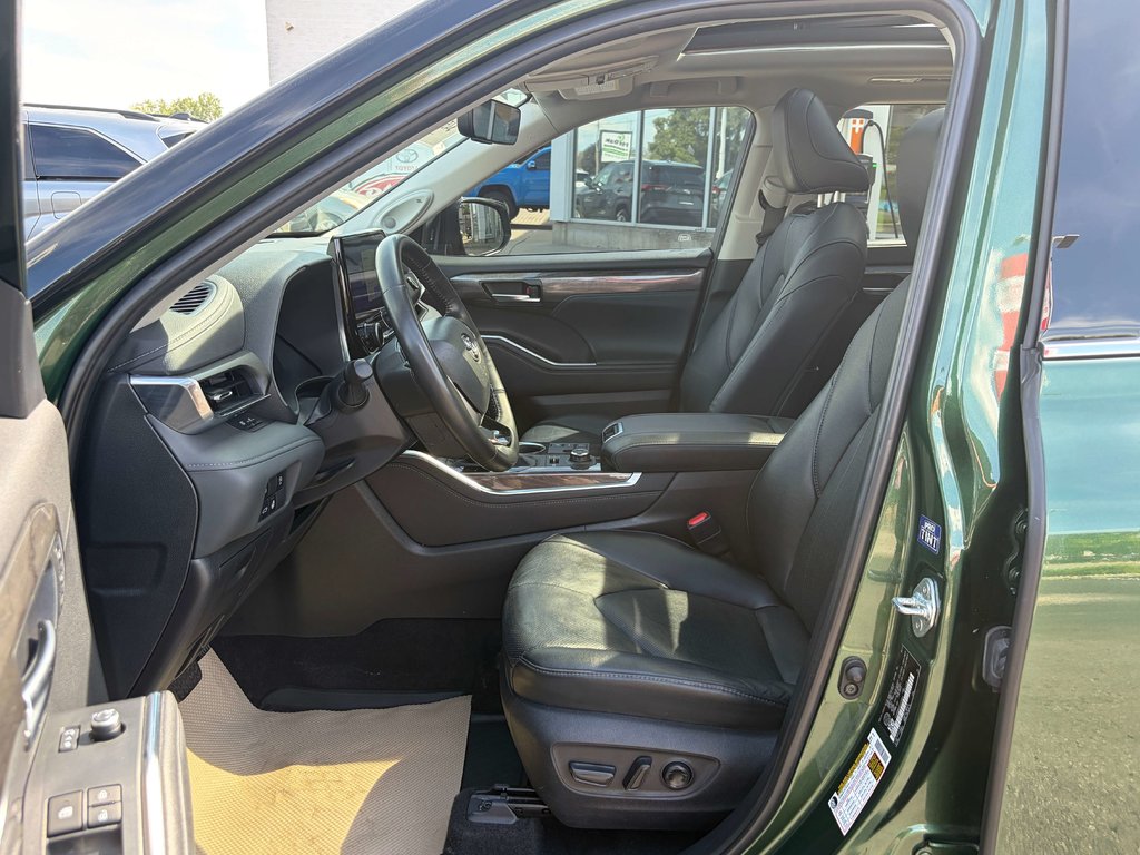2023 Toyota Highlander Limited in Niagara Falls, Ontario - 9 - w1024h768px