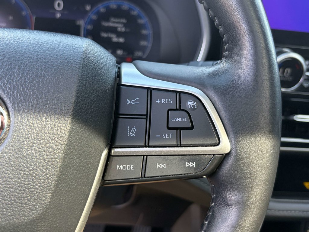 2023 Toyota Highlander Limited in Niagara Falls, Ontario - 14 - w1024h768px