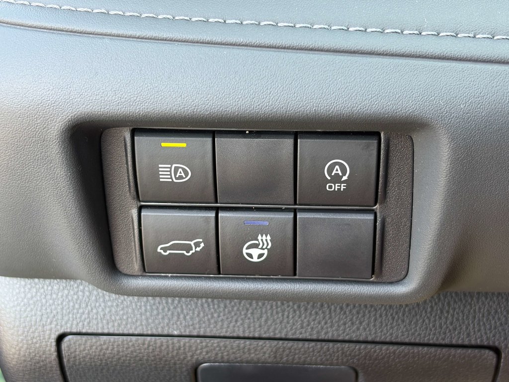 2023 Toyota Highlander Limited in Niagara Falls, Ontario - 12 - w1024h768px