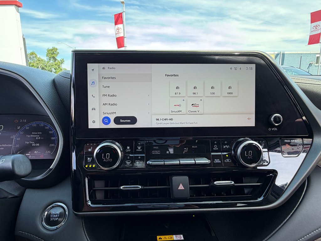 2023 Toyota Highlander Limited in Niagara Falls, Ontario - 16 - w1024h768px