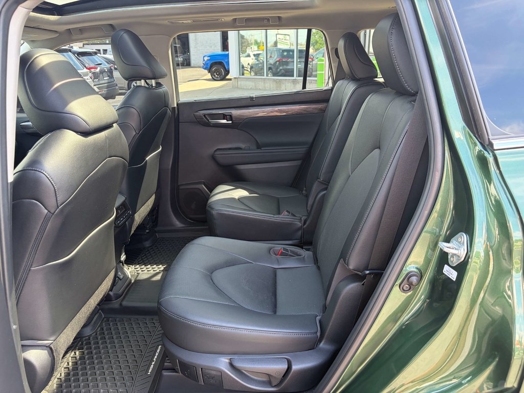 2023 Toyota Highlander Limited in Niagara Falls, Ontario - 24 - w1024h768px