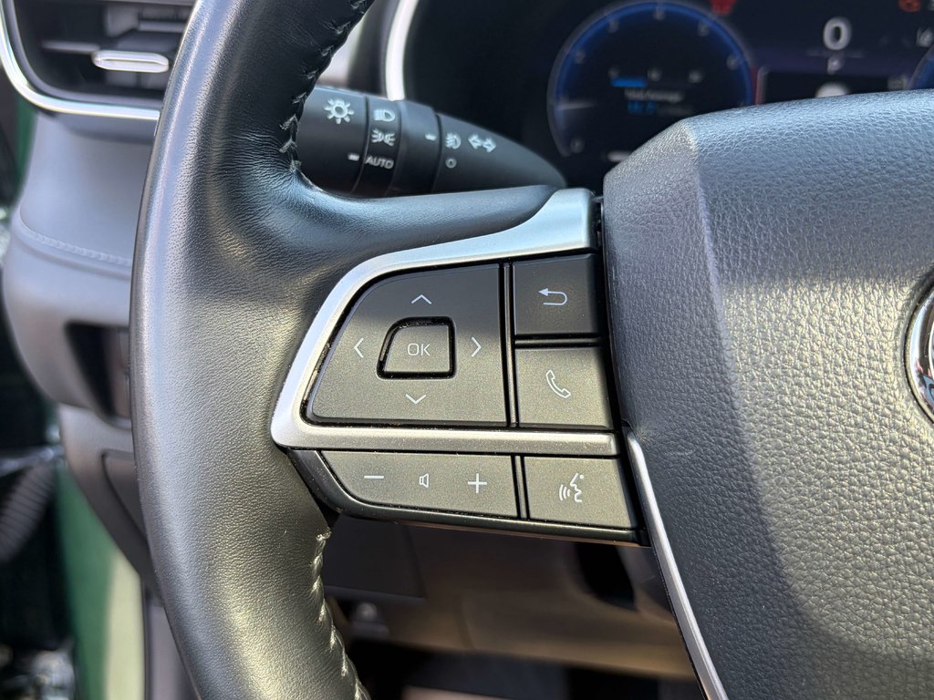 2023 Toyota Highlander Limited in Niagara Falls, Ontario - 13 - w1024h768px