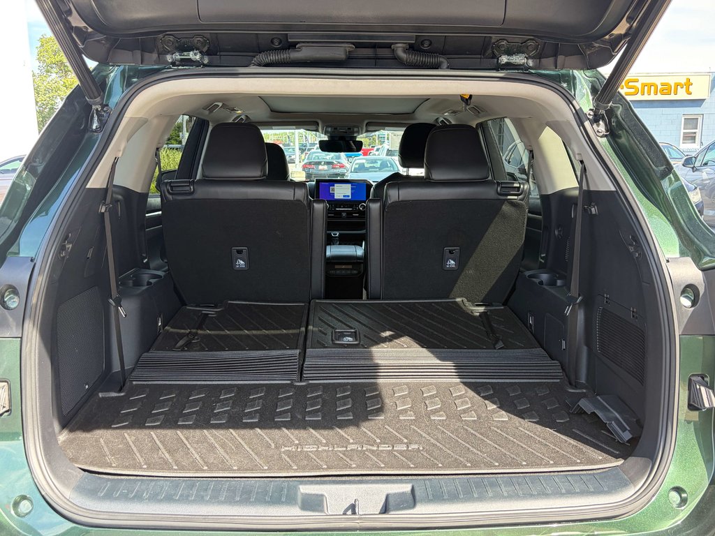 2023 Toyota Highlander Limited in Niagara Falls, Ontario - 4 - w1024h768px