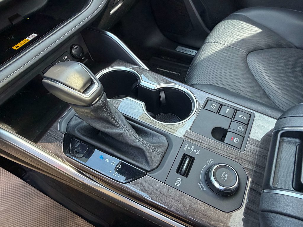 2023 Toyota Highlander Limited in Niagara Falls, Ontario - 15 - w1024h768px