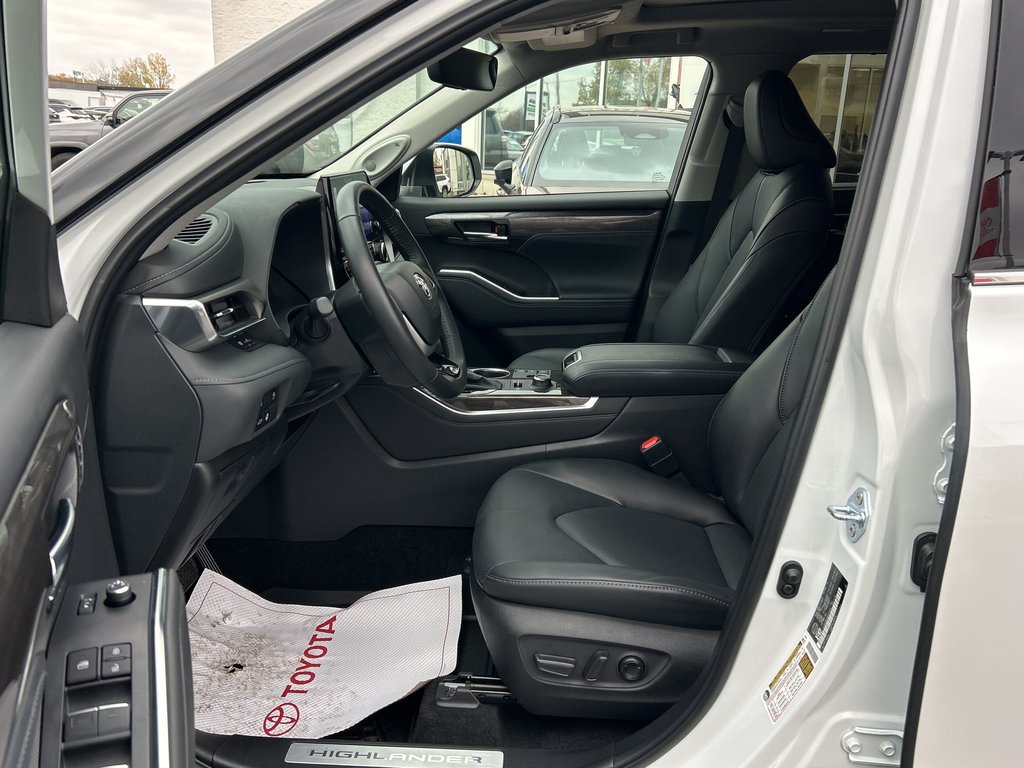 2024 Toyota Highlander Limited in Niagara Falls, Ontario - 9 - w1024h768px