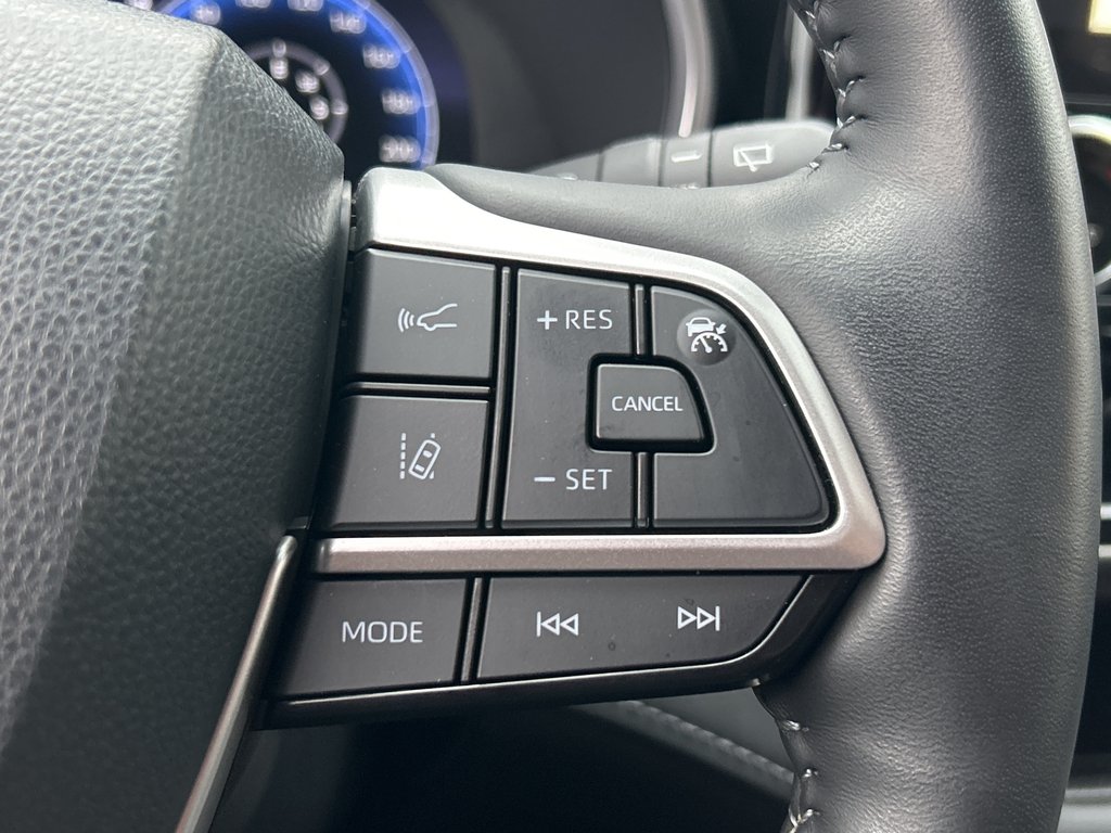 2024 Toyota Highlander Limited in Niagara Falls, Ontario - 19 - w1024h768px