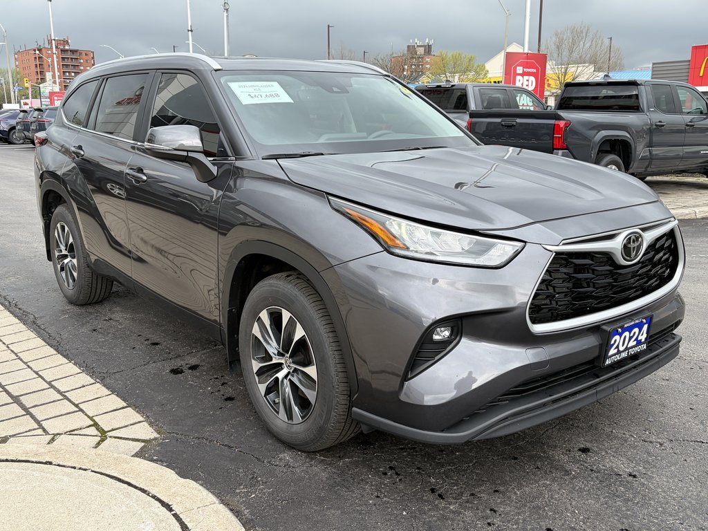 2024 Toyota Highlander XLE in Niagara Falls, Ontario - 6 - w1024h768px